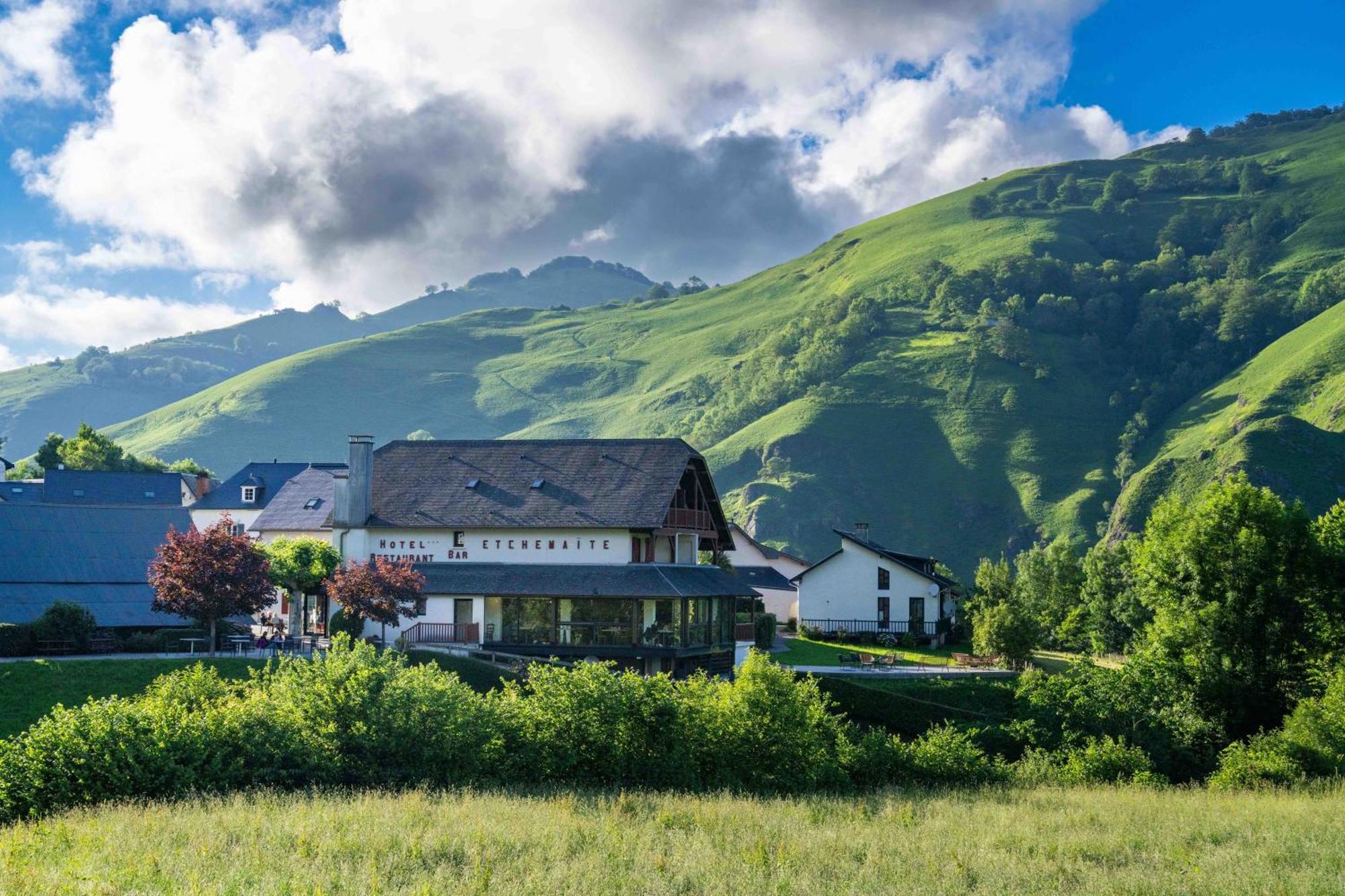 Logis Hotel Etchemaite Larrau Kültér fotó