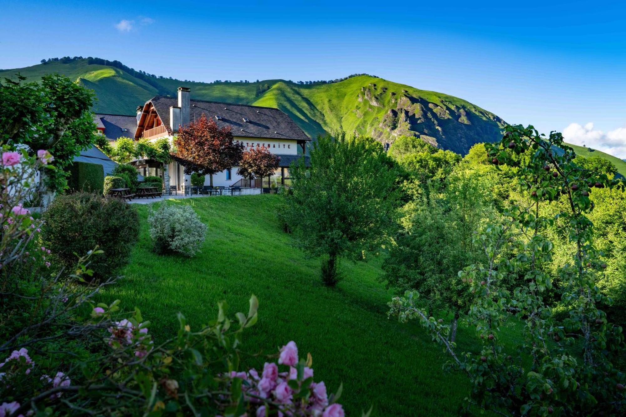 Logis Hotel Etchemaite Larrau Kültér fotó