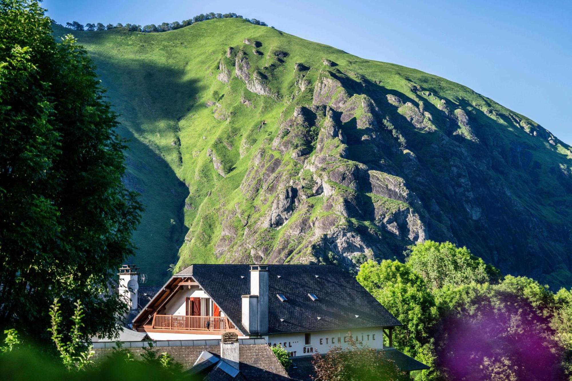 Logis Hotel Etchemaite Larrau Kültér fotó