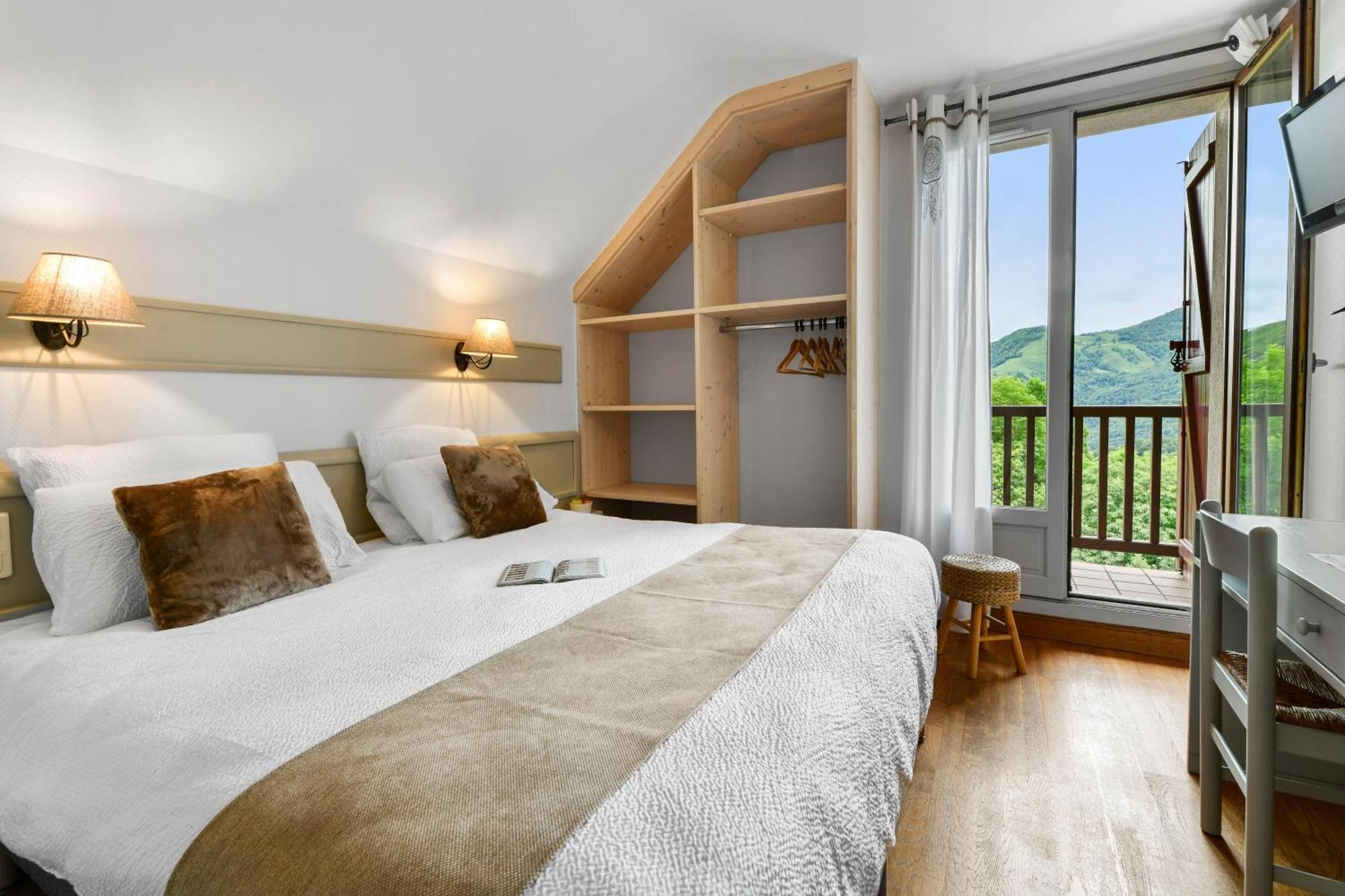 Logis Hotel Etchemaite Larrau Kültér fotó